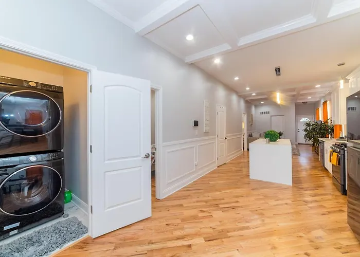 Lux Apt In Bronzeville, Min From Downtown-rsv Now!