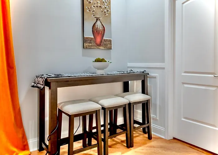 Апартаменты Lux Apt In Bronzeville, Min From Downtown-rsv Now! *