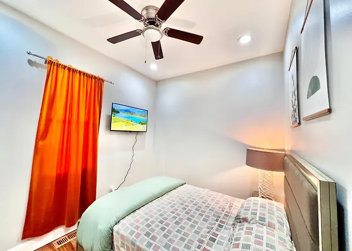 Апартаменты Lux Apt In Bronzeville, Min From Downtown-rsv Now!