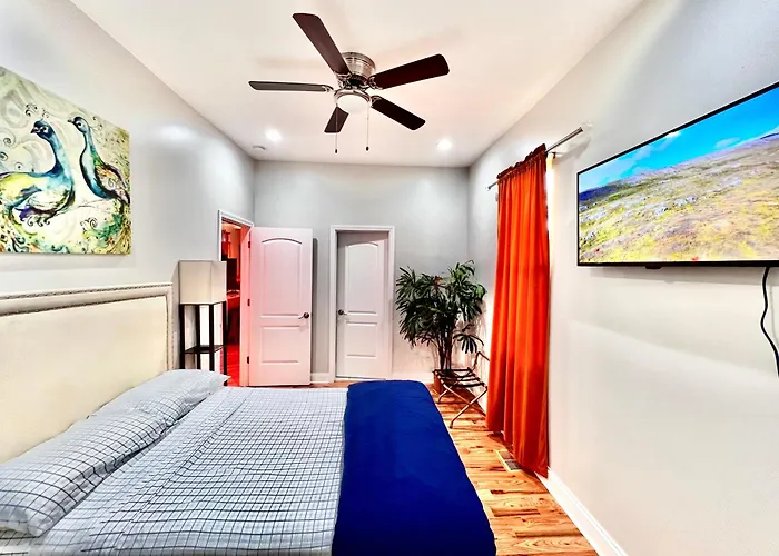 Апартаменты Lux Apt In Bronzeville, Min From Downtown-rsv Now! *